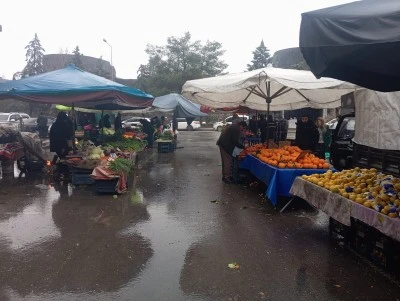 Diyarbakır&rsquo;da Yağış Sonrası Pazarlar Yeniden Kuruldu: Vatandaş Derin Nefes Aldı