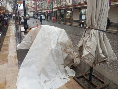 Diyarbakır&rsquo;da yağış zorladı 