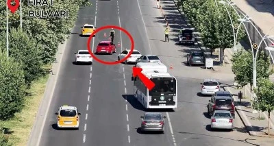 Diyarbakır&rsquo;da Yayalara Yol Vermeyen S&uuml;r&uuml;c&uuml;lere Sıkı Denetim