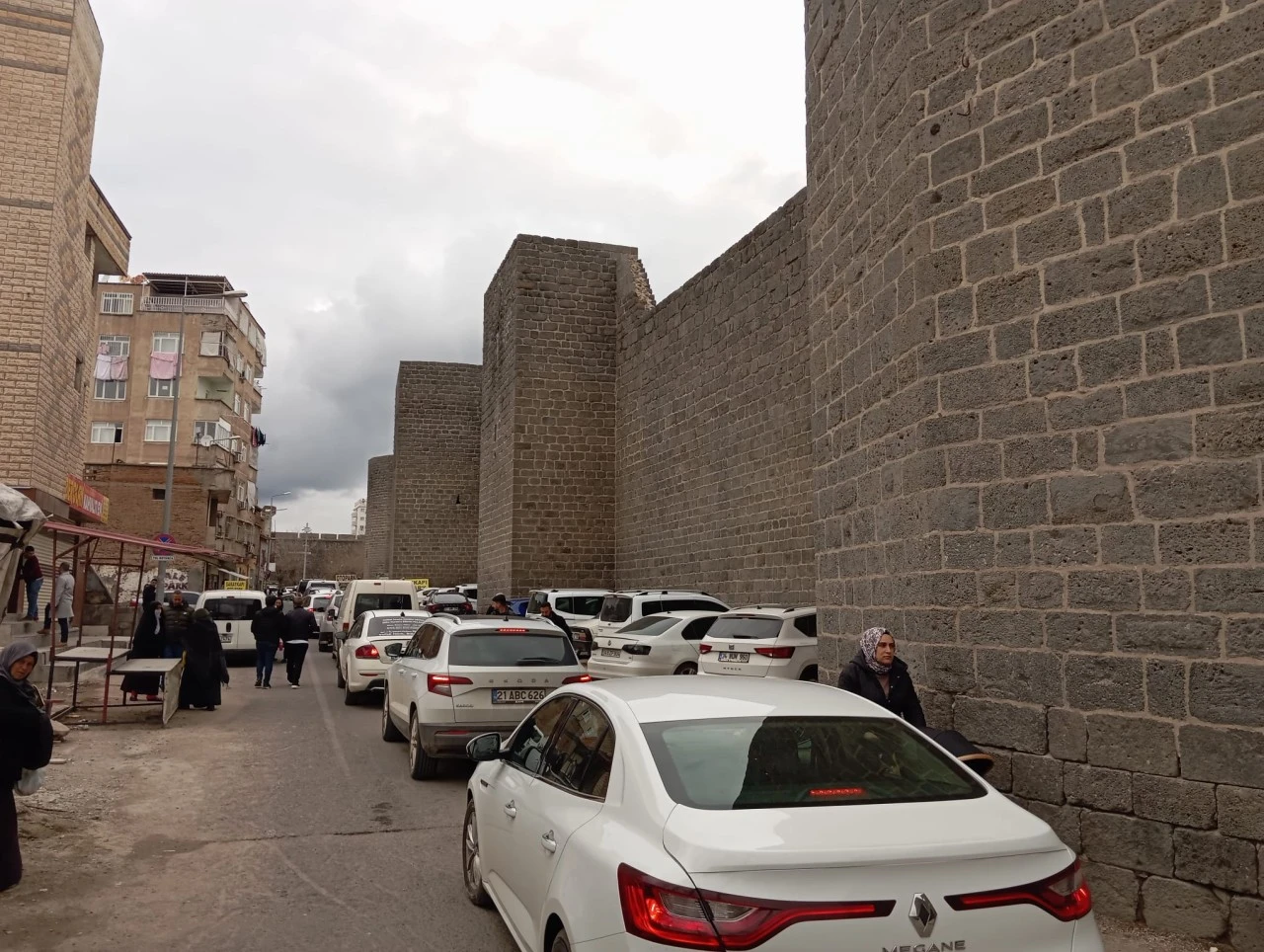 Diyarbakır&rsquo;da Yoğunluk S&uuml;r&uuml;c&uuml;leri Zorluyor