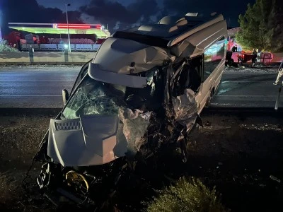 Diyarbakır’da yolcu minibüsü ile tanker çarpıştı