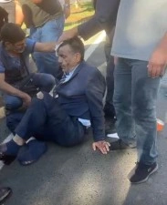 Yolun karşısına geçmeye çalışan yayaya minibüs çarptı