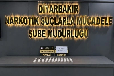 Diyarbakır&rsquo;da Zehir Operasyonu: Midesinde 60 Kaps&uuml;lle Yakalandı