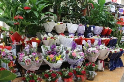 Diyarbakır’daki Çiçekçilerde ve Hediyelikçilerde Yoğunluk Yaşanıyor