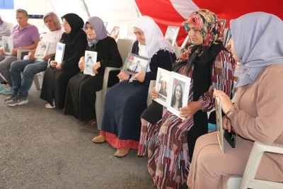 Diyarbakır’daki Evlat Nöbeti Ailelerinden PKK’nın Silah Bırakma Kararına Destek