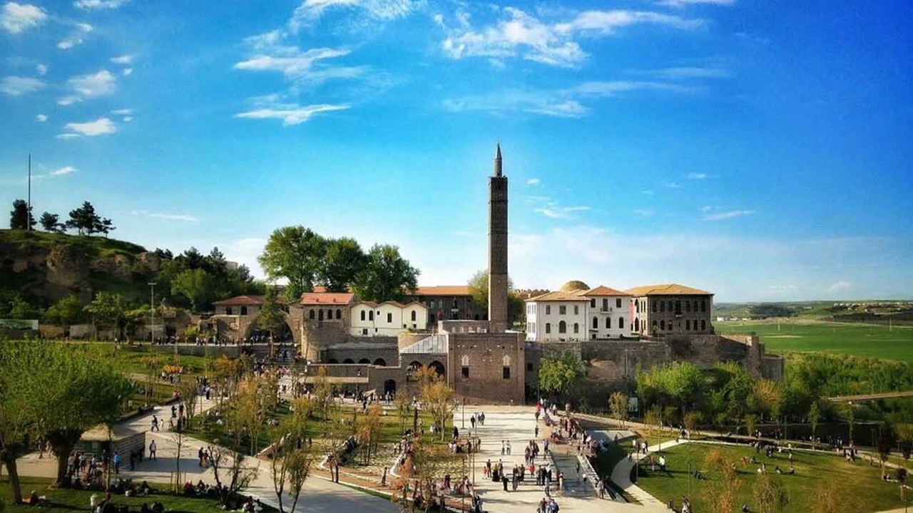 Diyarbakır’daki Hz. Süleyman Cami'sinde Ziyaretçi Yoğunluğu Artıyor