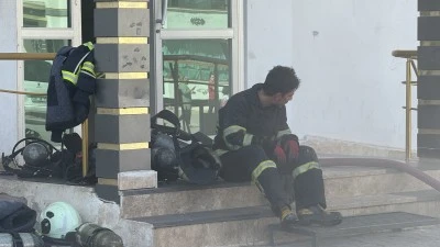 Diyarbakır'daki yangında 3 itfaiyeci dumandan etkilendi