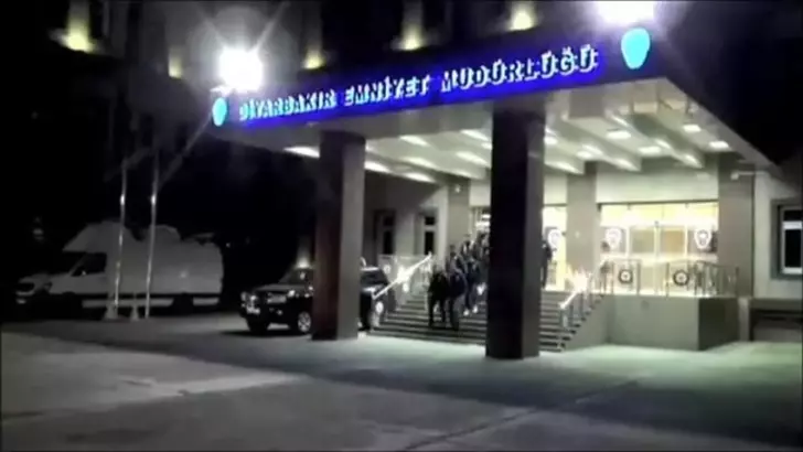 Diyarbakır Emniyetine EYP&rsquo;li Saldırı Girişimi: 2 Ş&uuml;pheli Tutuklandı