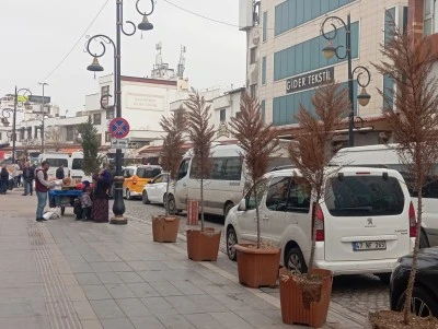 Diyarbakır Gazi Caddesi&rsquo;nde &ccedil;ift y&ouml;nl&uuml; park tepkisi