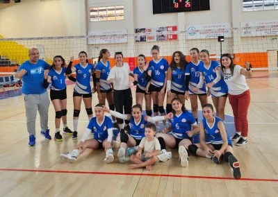 Diyarbakır Genç Kızlar Voleybol Karması Anadolu Yıldızlar Ligi’nde Türkiye Finallerine Yükseldi