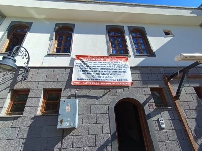 Diyarbakır Hz. Süleyman Camii Çevresine Uyarı Yazısı Asıldı: &quot;Burası Aile Yeri ve Cami Alanıdır&quot;