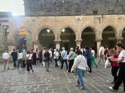 Diyarbakır&rsquo;ın Asırlık Mirası Ulu Cami&rsquo;ye Turist İlgisi B&uuml;y&uuml;yor