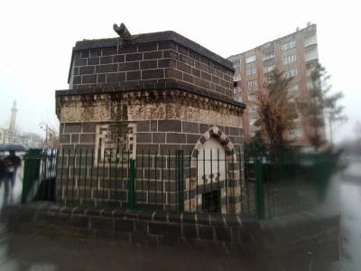 Diyarbakır&rsquo;ın gizemli manevi durağı: sarı saltuk baba t&uuml;rbesi