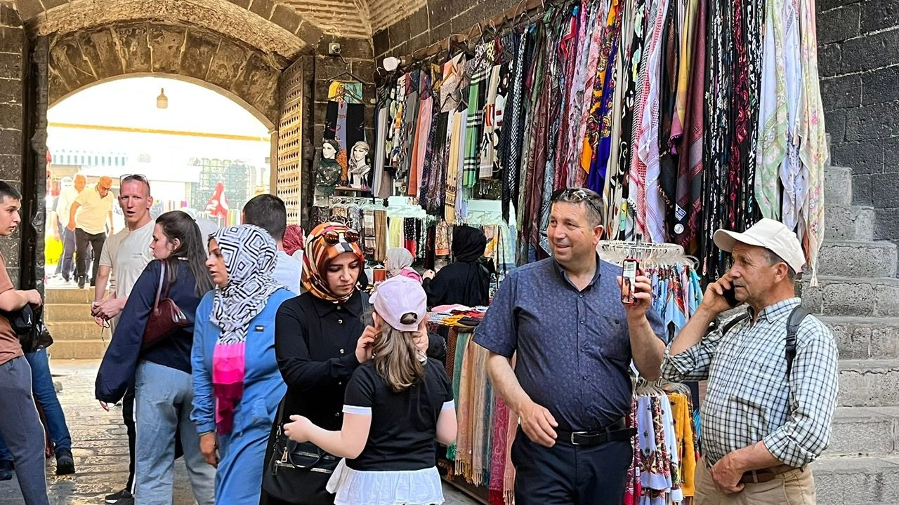 Diyarbakır’ın Göçmen Pazarı: Kültürel Çeşitlilik ve Yerel Ticaretin Kalbi