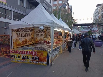Diyarbakır'ın Ortasındaki Doğal &Uuml;r&uuml;nler Fuarına Yoğun İlgi