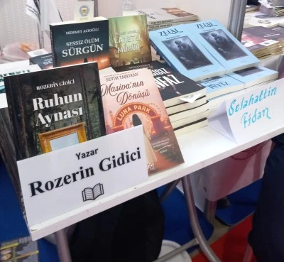 Diyarbakır'ın Parlayan Kalemi Rozerin Gidici, Ruhun Derinliklerine Ayna Tutuyor
