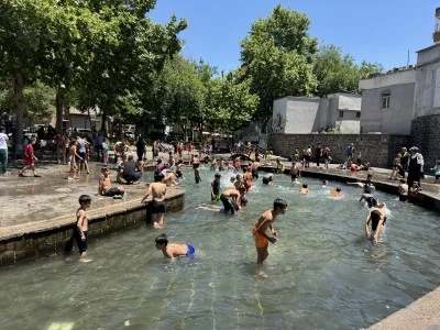 Diyarbakır&rsquo;ın sıcaklığı &ccedil;ocukları bunalttı