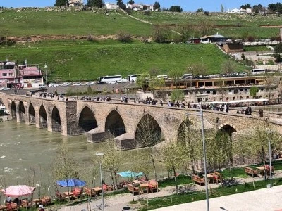 Diyarbakır’ın simgesi tarihe meydan okuyor