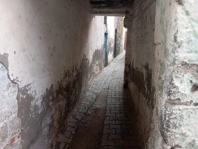 Diyarbakır&rsquo;ın Sur İl&ccedil;esindeki Şehrin En Dar Sokağı, Turistlerin İlgi Odağı Oldu