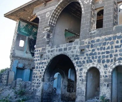 Diyarbakır’ın Tarihi Ferit Köşkü Yıkılmak Üzere: Sessiz Çöküş Devam Ediyor
