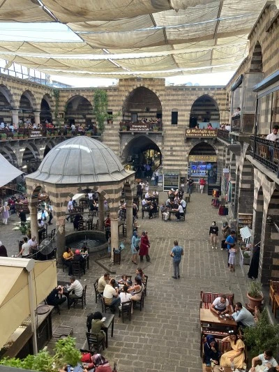 Diyarbakır’ın Tarihi Hazinesi Hasan Paşa Hanı, Turizmle Yeniden Canlanıyor