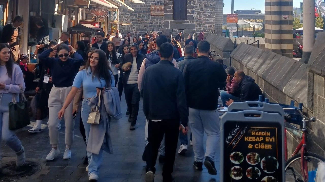 Diyarbakır’ın Tarihi Mekanları Hafta Sonları Ziyaretçi Akınına Uğruyor