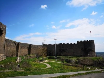 Diyarbakır’ın Taş Surları Yaz Günlerini Serinletiyor