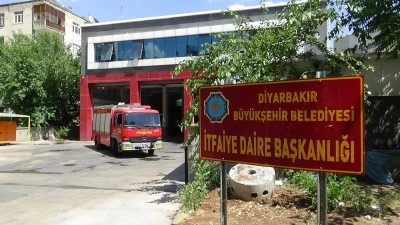 Diyarbakır itfaiyesinin yangına m&uuml;dahalesi