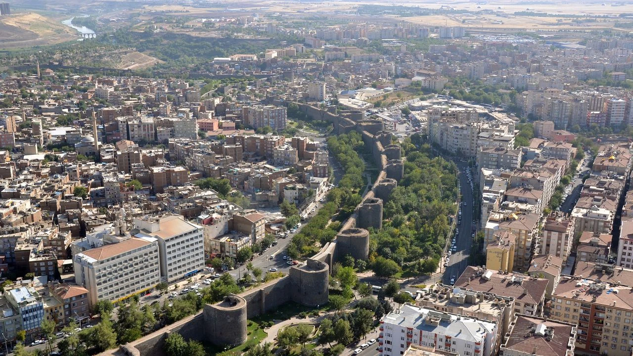 Diyarbakır Kavruluyor: Sıcaklar Rekor Kırıyor