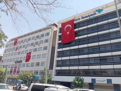 Diyarbakır Kırmızı-Beyaza B&uuml;r&uuml;nd&uuml;