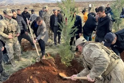Diyarbakır Kocak&ouml;y&rsquo;de Sur Şehitleri İ&ccedil;in Anlamlı Fidan Dikimi