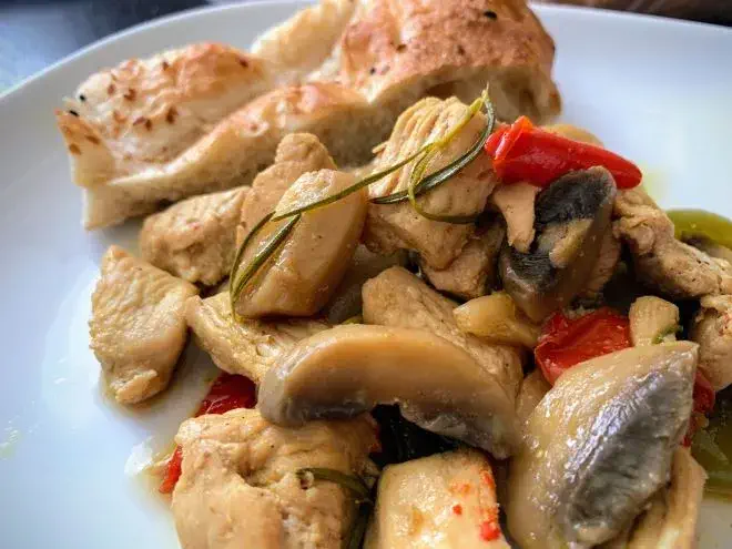 Diyarbakır'lılar Kış Boyunca Hindi Kavurmasıyla Sıcacık Sofralar Kuruyor