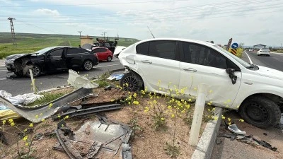 Diyarbakır-Mardin Yolunda Feci Kaza: 3&rsquo;&uuml; &Ccedil;ocuk 5 Kişi Yaralandı