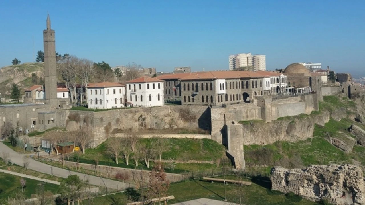 Diyarbakır Ne Zaman Fethedildi?