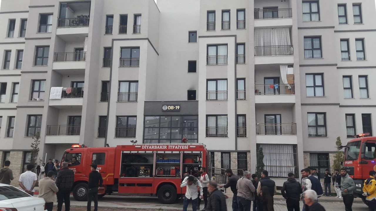 Diyarbakır Oğlaklı TOKİ'de yangın çok sayıda kişi mahsur kaldı