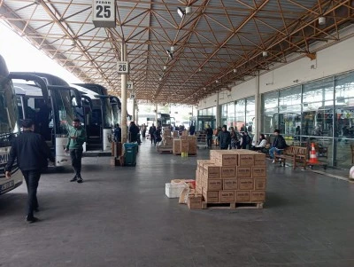 Diyarbakır otogarı&rsquo;nda arefe g&uuml;n&uuml; bayram yoğunluğu