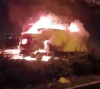 Diyarbakır-Silvan Yolunda Seyir Halindeki Tır Alevlere Teslim Oldu