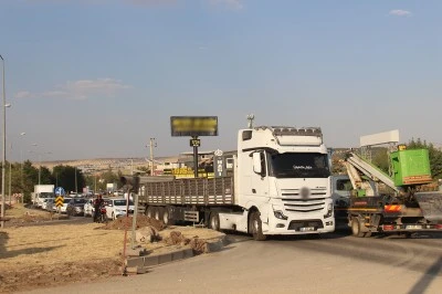 Diyarbakır-Silvan yolunda trafik &ccedil;ilesi b&uuml;y&uuml;yor