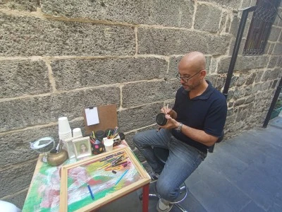 Diyarbakır Sur’da Kahve Bardakları Sanata Dönüştü