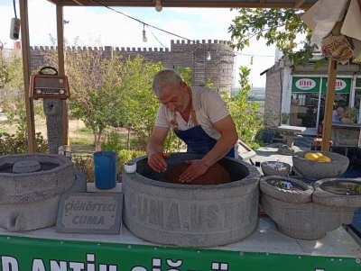 Diyarbakır Sur’da Kaybolmaya Yüz Tutan Bazalt Taş Sanatı Cuma Balıkçı ile Can Buluyor