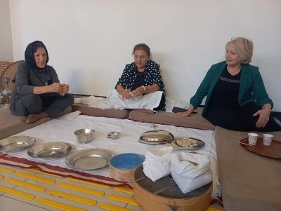 Diyarbakır Sur’da Kış Öncesi Erişte Kesme Geleneği Yeniden Canlandı