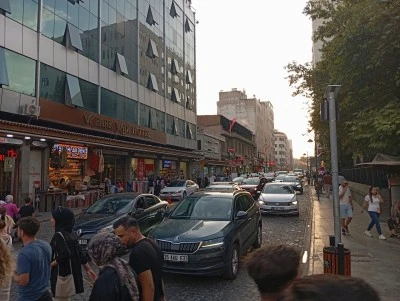 Diyarbakır Sur&rsquo;da trafik &ccedil;ıkmazı