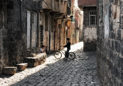 Diyarbakır Surları &ccedil;evresinde b&uuml;y&uuml;yen nesiller anlatıyor