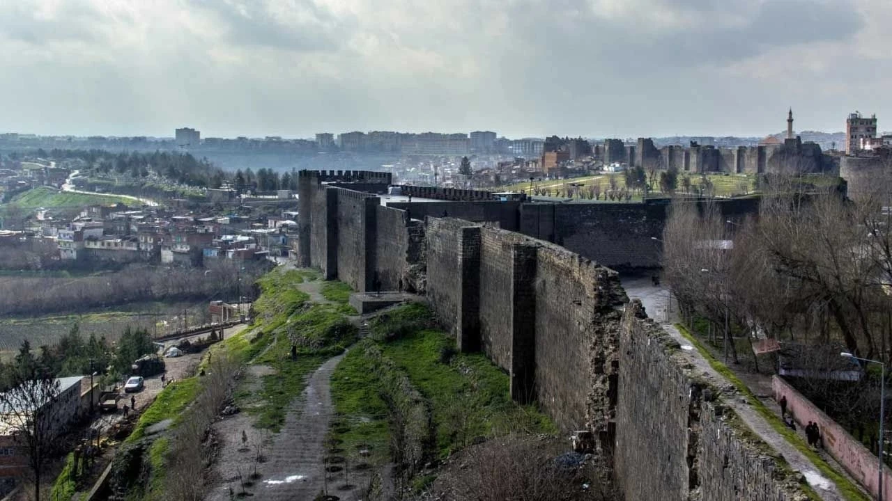 Diyarbakır Surları: Tarihin Eşsiz Mirası ve 2025 Restorasyon Gelişmeleri