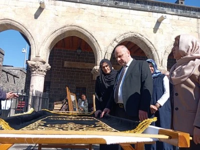 Diyarbakır Ulu Camii&rsquo;nde &ldquo;Nakş-ı Esma&rdquo; sergisi a&ccedil;ıldı
