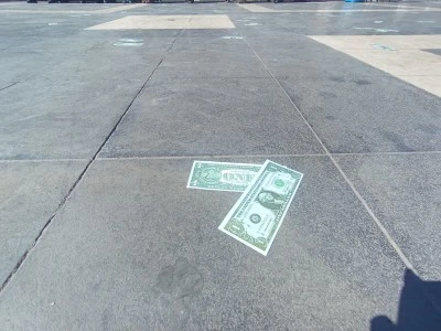 Diyarbakır Ulu Camii Önünde 1 Dolar Skandalı