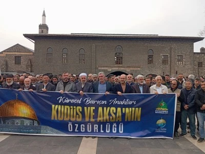 Diyarbakır Ulu Camii &ouml;n&uuml;nde D&uuml;nya Kud&uuml;s g&uuml;n&uuml; a&ccedil;ıklaması
