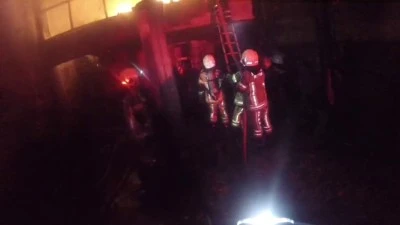 Diyarbakır Yenişehir&rsquo;de Oto Tamir D&uuml;kkanında Yangın