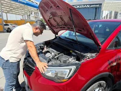 Diyarbakırlı Engelli Aile Yollarda Kaldı