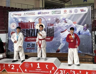 Diyarbakırlı Gen&ccedil; Karateci T&uuml;rkiye &Uuml;&ccedil;&uuml;nc&uuml;s&uuml; Oldu